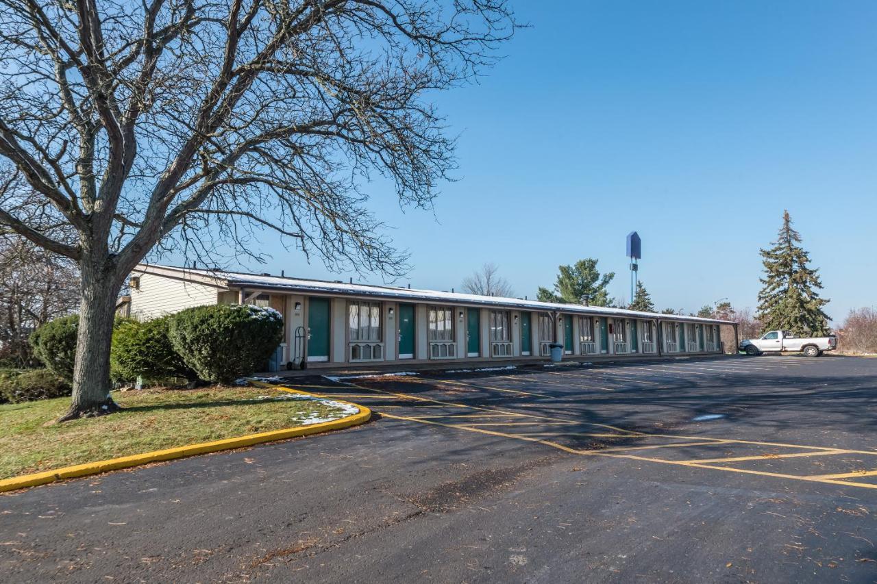 Oyo Hotel Wadsworth Oh I-76 Buitenkant foto